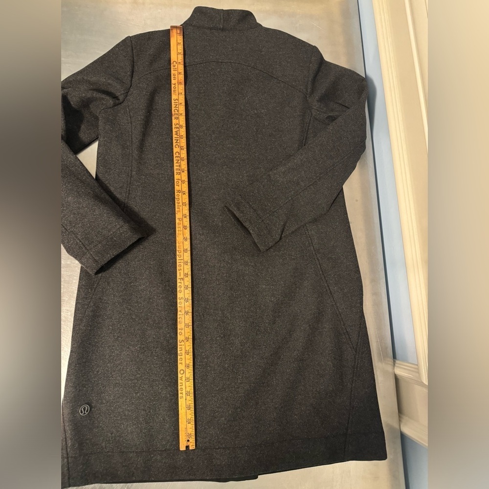 Lululemon RARE All Days Softshell US10 - Picture 14 of 16
